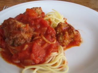 meatballs, sauce and pasta