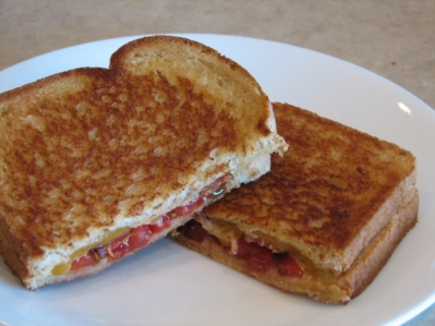 bacon tomato and cheese sandwich