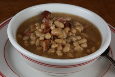 slow cooked bean with bacon soup