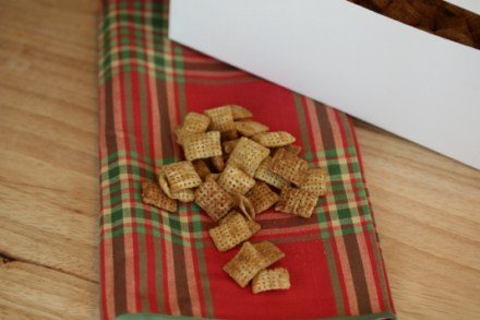 cinnamon sugar chex mix 