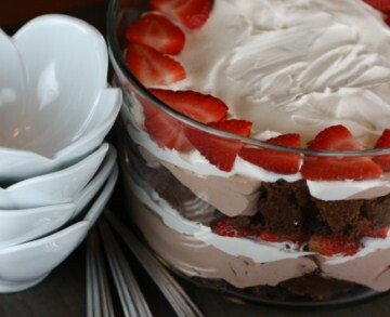 strawberry brownie trifle