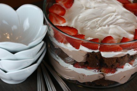 strawberry brownie trifle