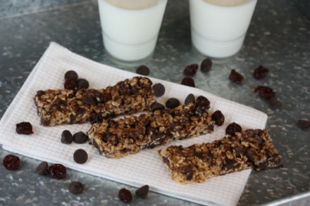 Dark Chocolate Cherry Granola Bars [Recipes]