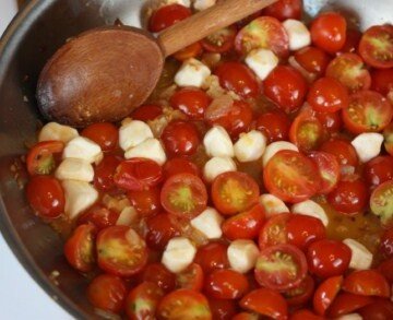 tomato mozzarella saute