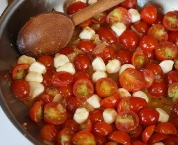 tomato mozzarella saute