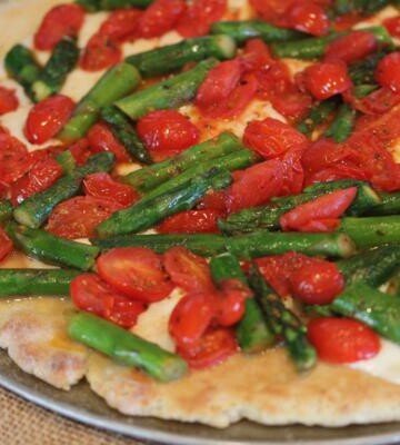 asparagus and tomato pizza