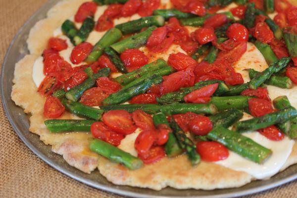asparagus and tomato pizza