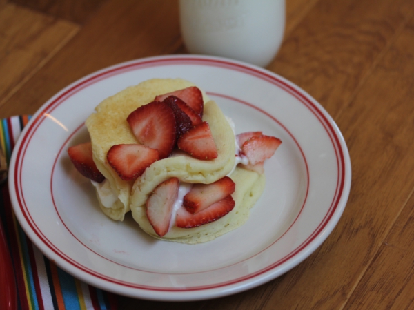 Berry-Cream-Pancakes