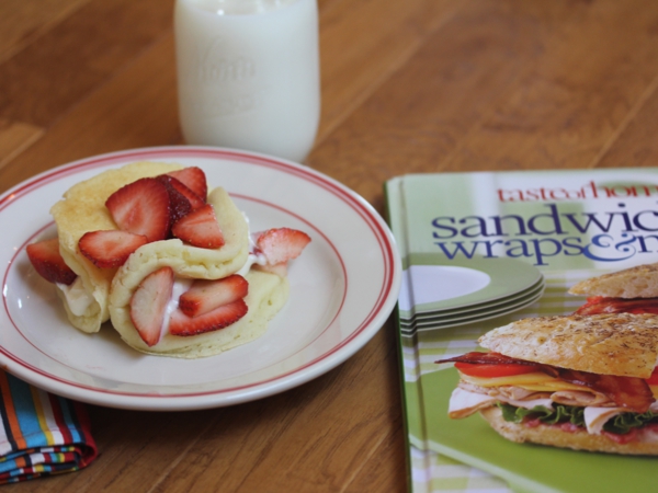 Berry Cream Pancakes_