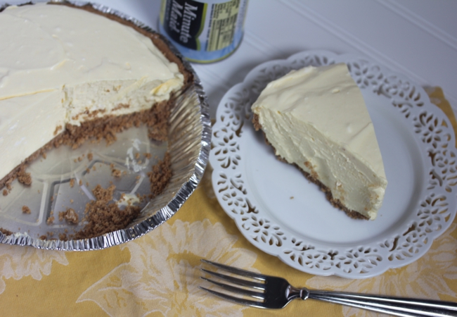 Mom's Creamy Lemon Pie-