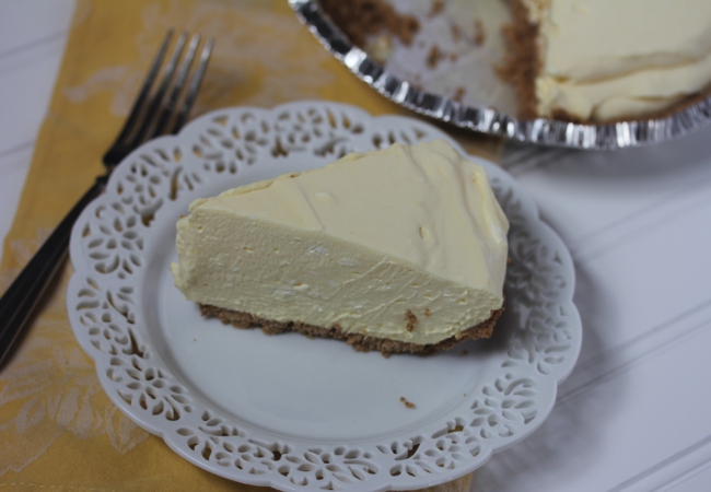 Mom's Creamy Lemon Pie_