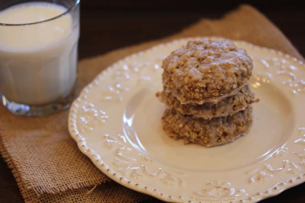 Cinnamon Roll Oatmeal Breakfast Cookie-