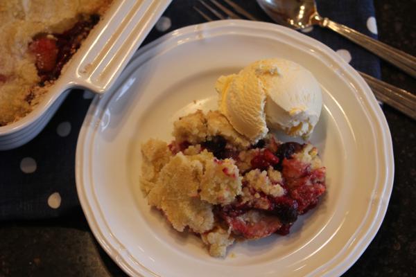 Easy Berry Cobbler-