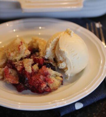 Easy Berry Cobbler