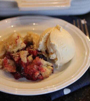 Easy Berry Cobbler