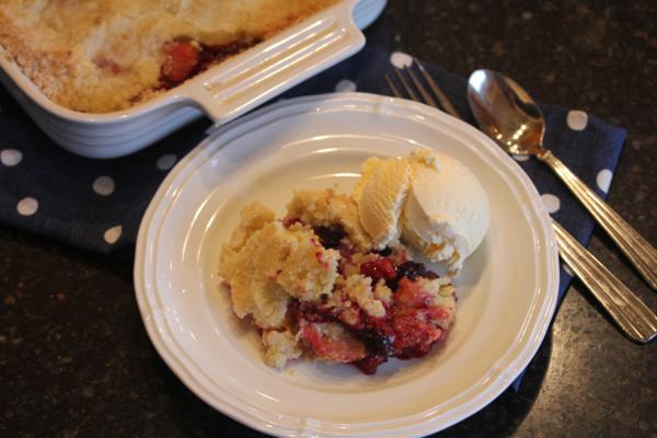 Easy Berry Cobbler_