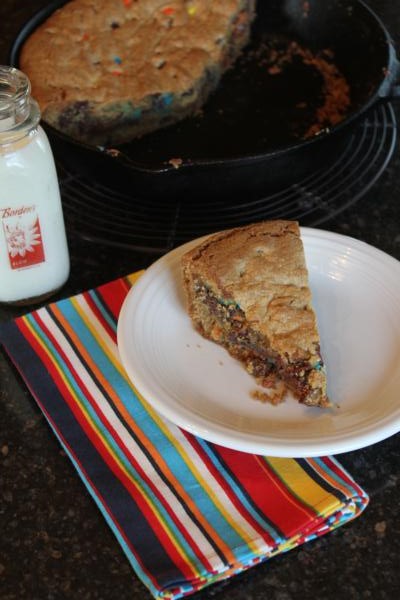 Giant Cookie In a Cast Iron Skillet--