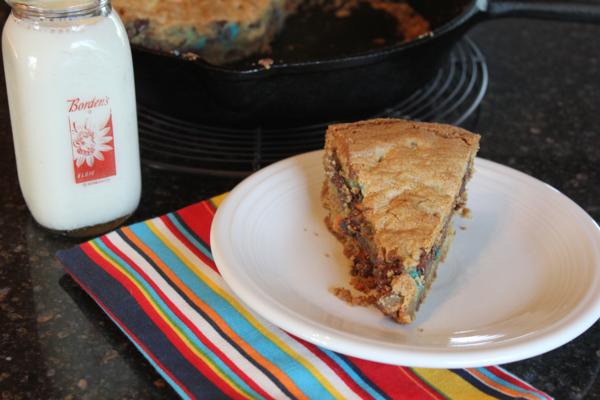 Giant Cookie In a Cast Iron Skillet