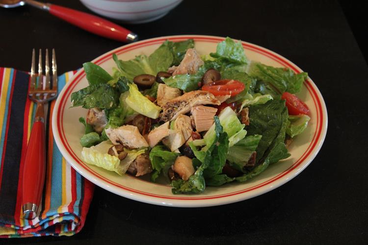 Chicken Salad with Tomatoes and Bacon