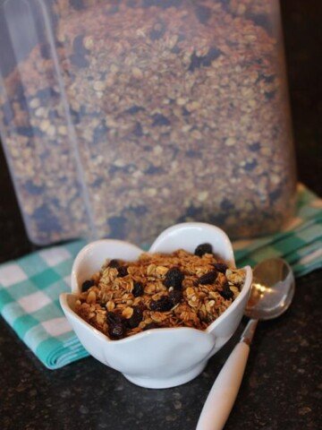 Homemade Cinnamon Raisin Granola