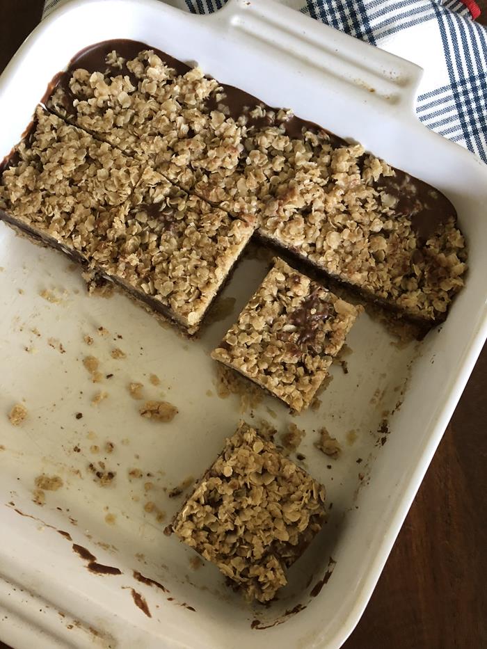 No Bake Chocolate Oat Bars 