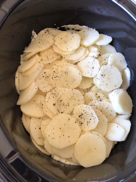 Easy Crock Pot Scalloped Potatoes (Dump and Cook) - Alyona's