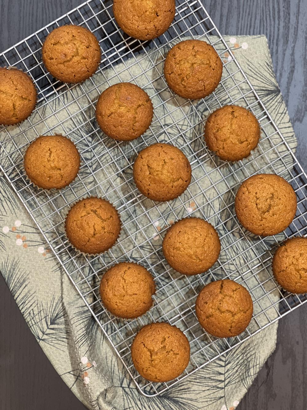 the best gluten free pumpkin muffins on cooling rack with green and brown napkin in background