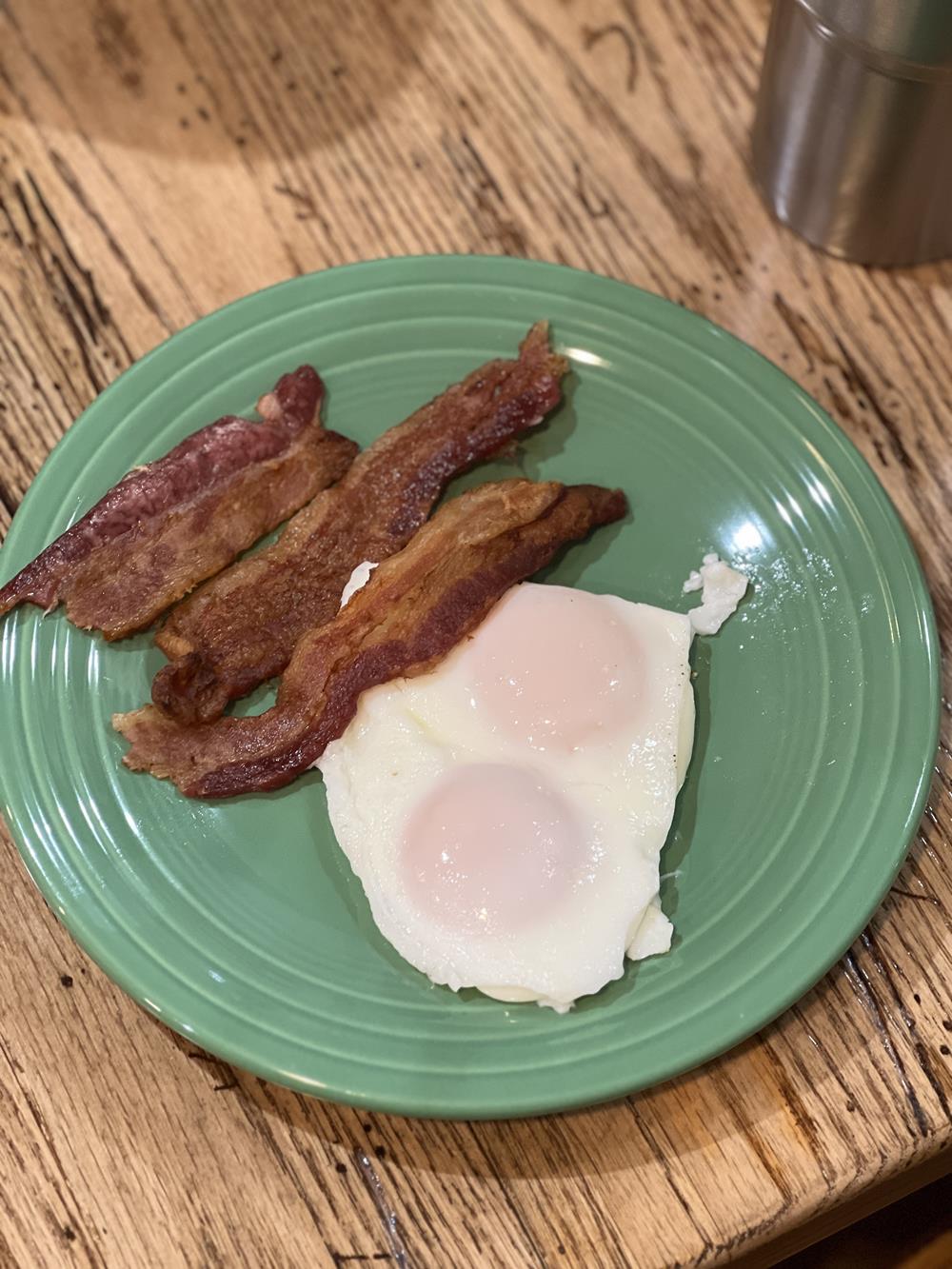 eggs and bacon on green plate