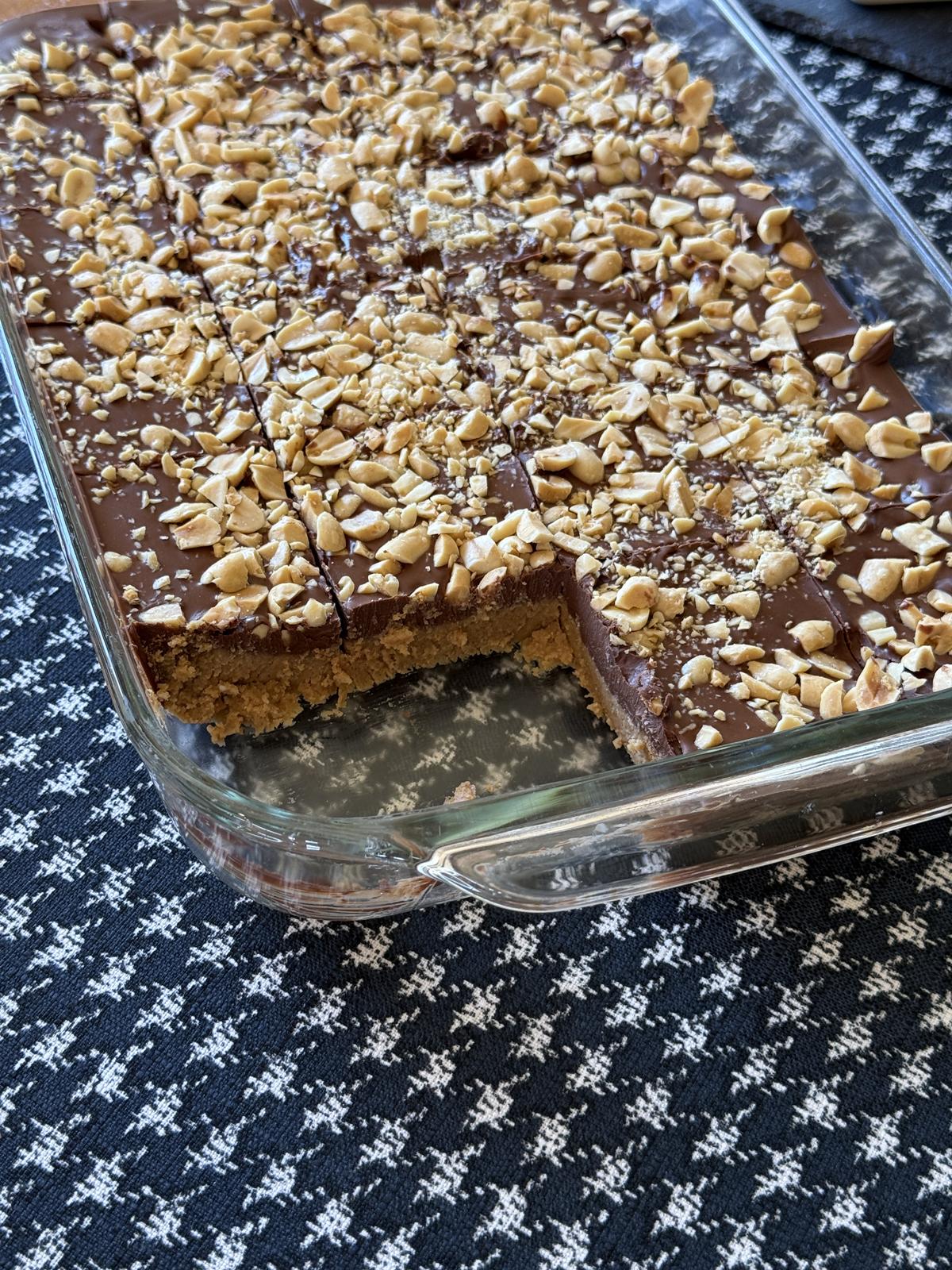 No Bake Peanut Butter Bar in glass pan on black and white table runner